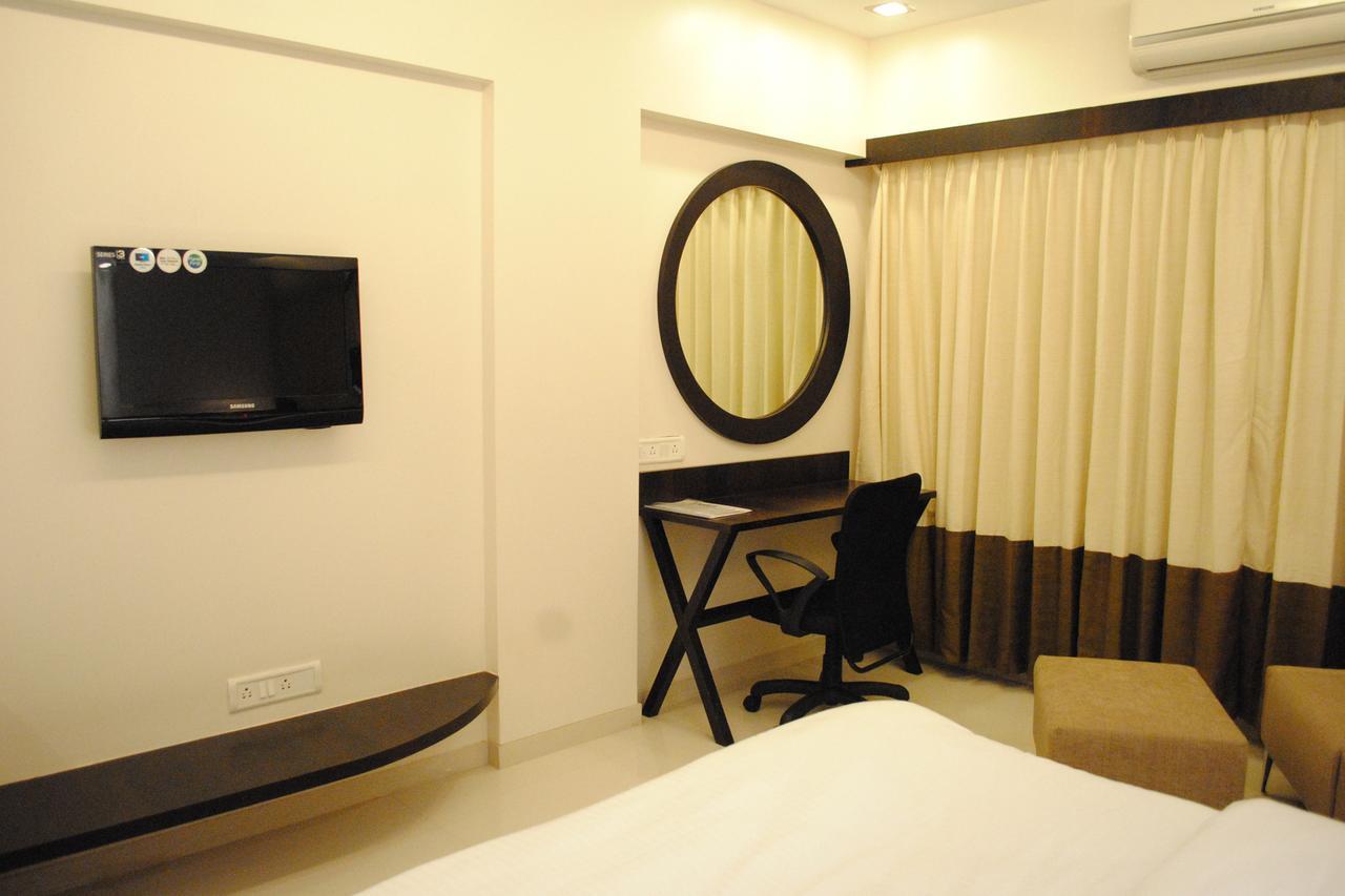 Hotel Landmark Ratnāgiri Exterior foto
