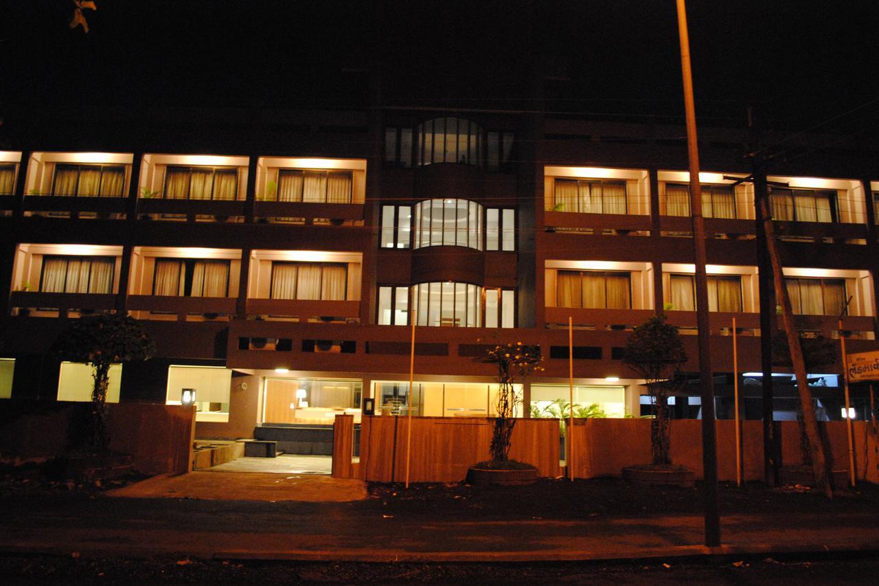 Hotel Landmark Ratnāgiri Exterior foto