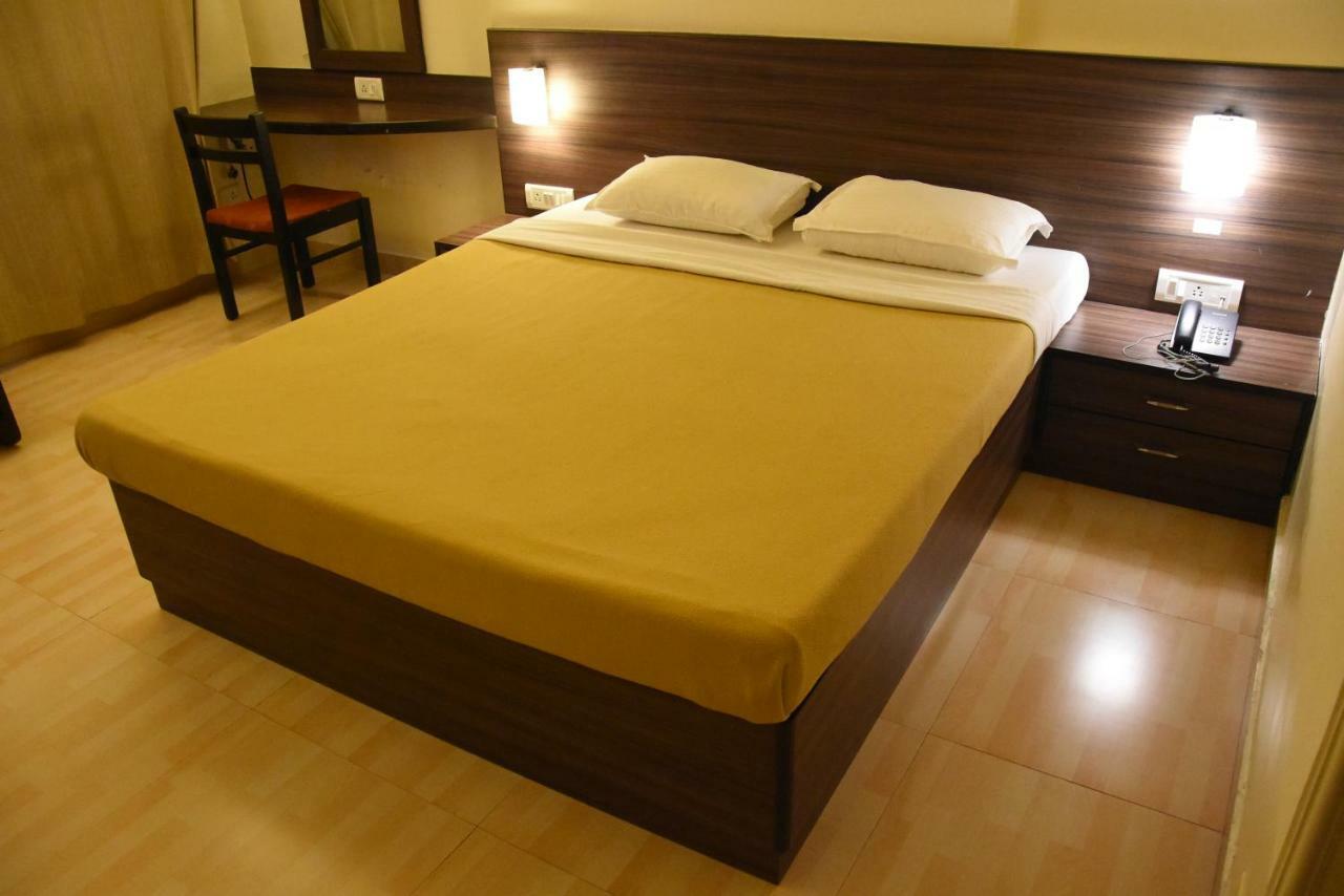 Hotel Landmark Ratnāgiri Exterior foto