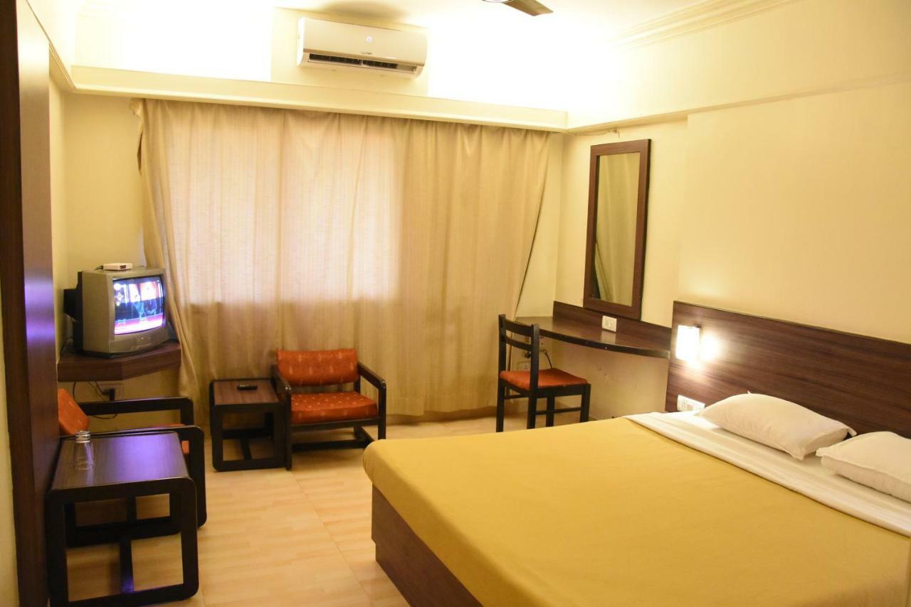 Hotel Landmark Ratnāgiri Exterior foto
